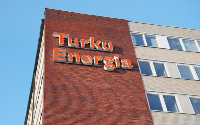 Ett tegelhus med texten Turku Energia.