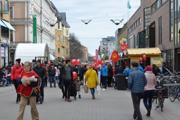 Valkampanj på gågatan i Åbo