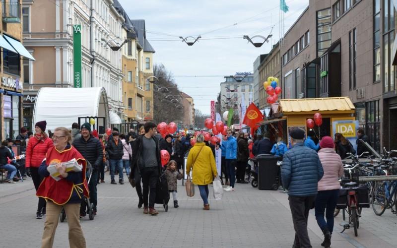 Valkampanj på gågatan i Åbo