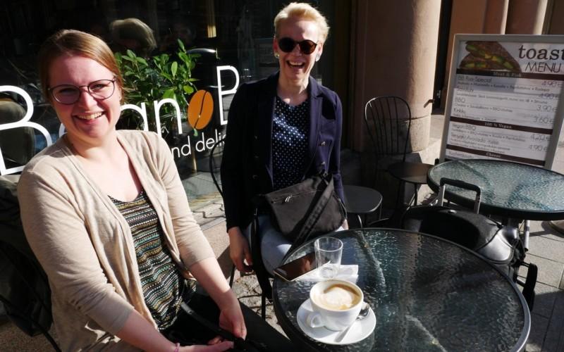 Elina Vähäkuopus och Maria Mänty från Rovaniemi sökte upp Bean Bar på nätet, eftersom de visste att de behövde ett ställe att dricka kaffe på innan arbetsdagen.