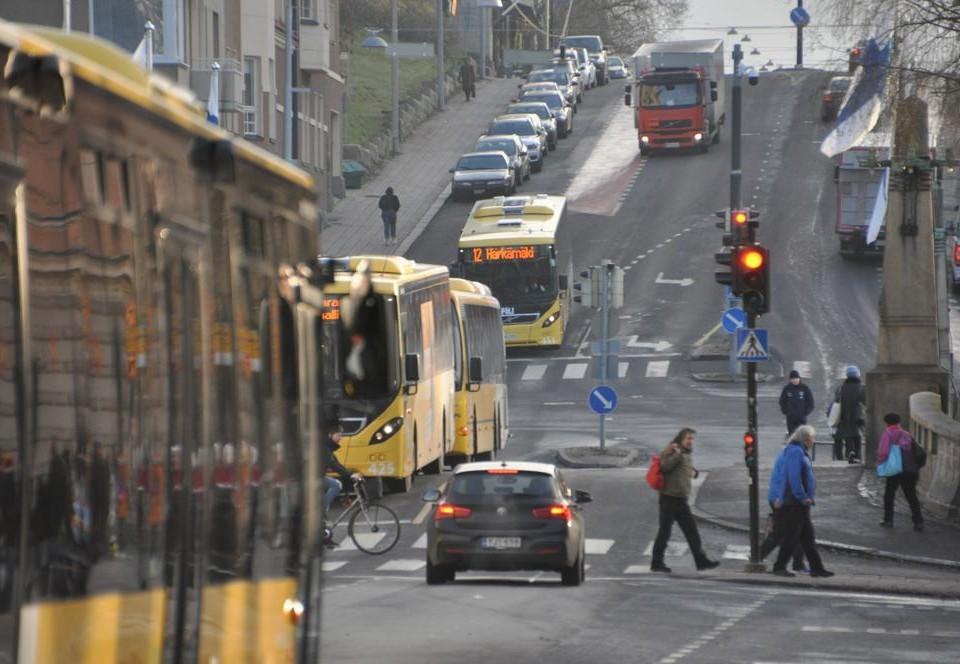 flera gula bussar syns i åbos trafik