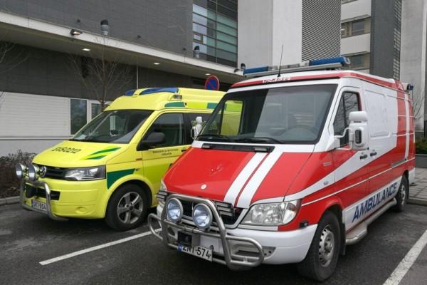 Två ambulanser.