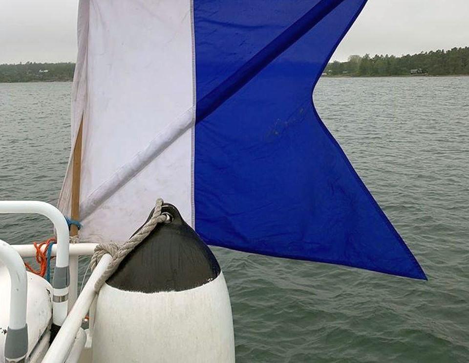 Signalflagga på båt