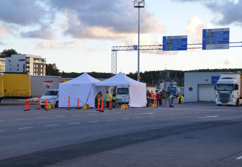 Ett tält i Åbo hamn.