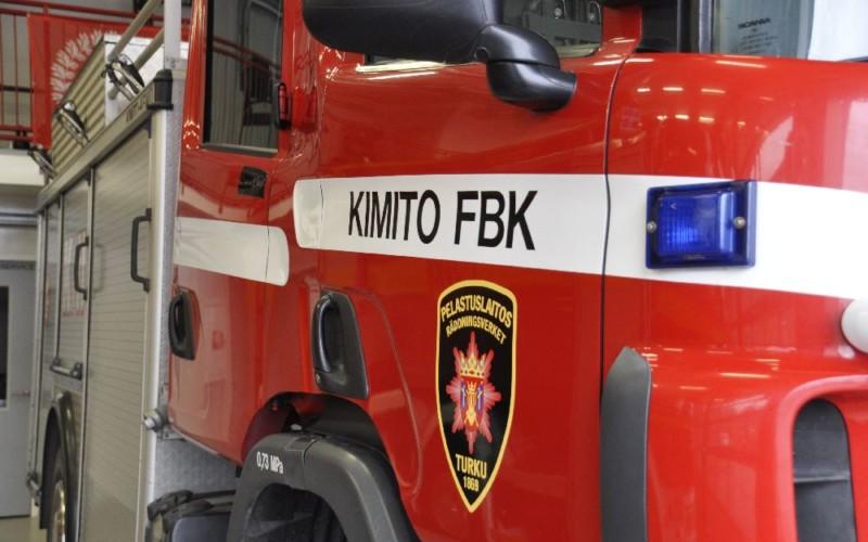 framdörr av en brandbil med texten Kimito FBK