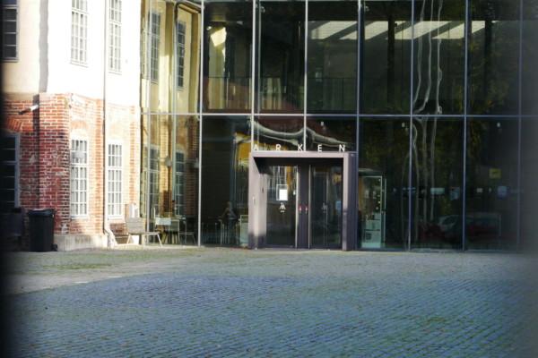 dörringång till åbo akademis arken-byggnad