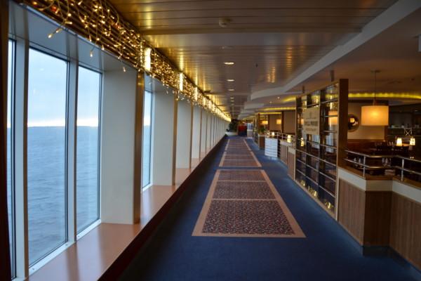 En korridor på ett passagerarfartyg.