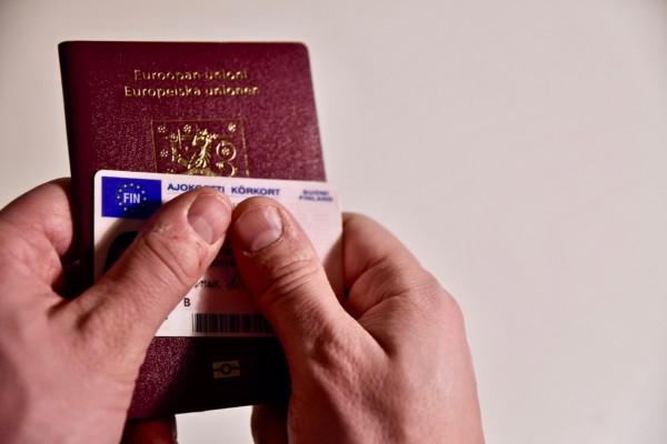 Ett pass och ett körkort