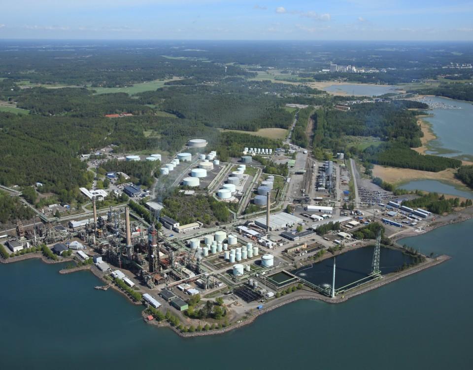 Ett industriområde fotograferat från luften.