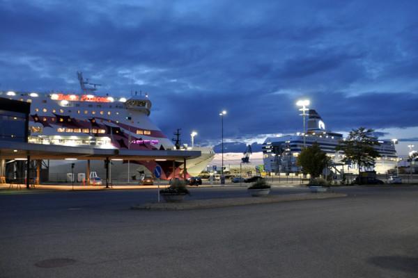Passagerarfartyg står i Åbo hamn