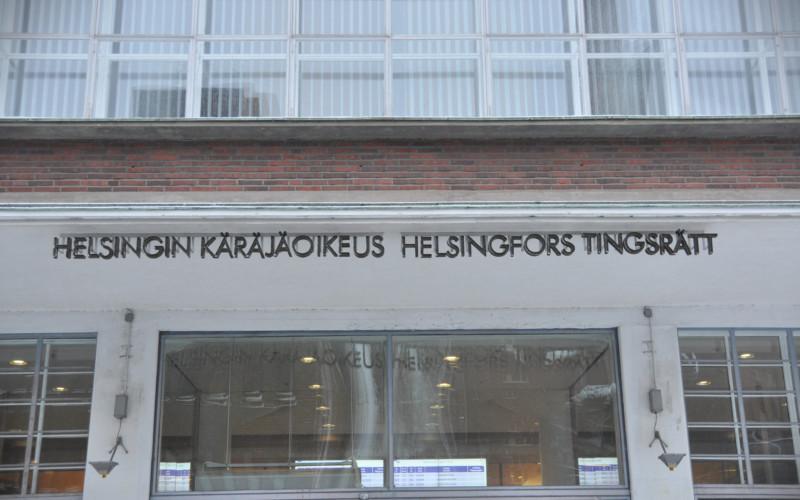 Byggnad med texten Helsingfors tingnsrätt.