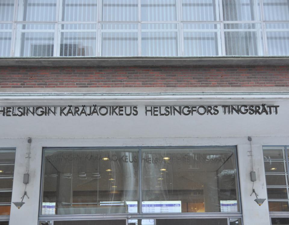 Byggnad med texten Helsingfors tingnsrätt.