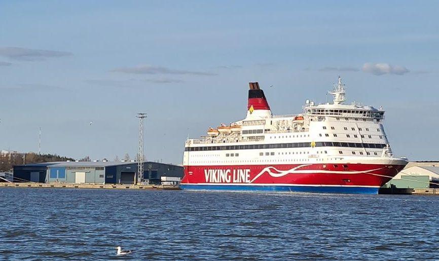 Delar av Viking Lines personal återgår till jobbet då trafiken  Helsingfors-Stockholm återupptas i sommar - 