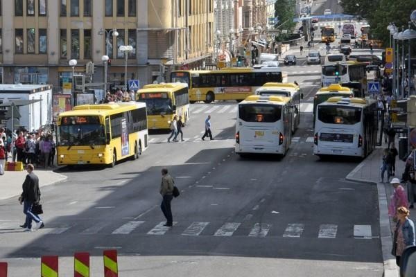 Bussra Bussar trängs vid Salutorget i Åbo