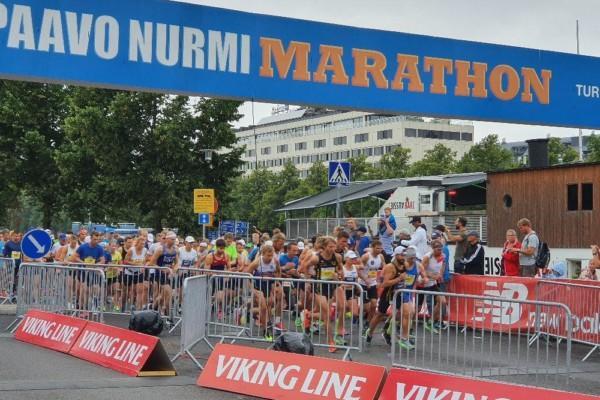 Starten i löptävlingen Paavo Nurmi Marathon