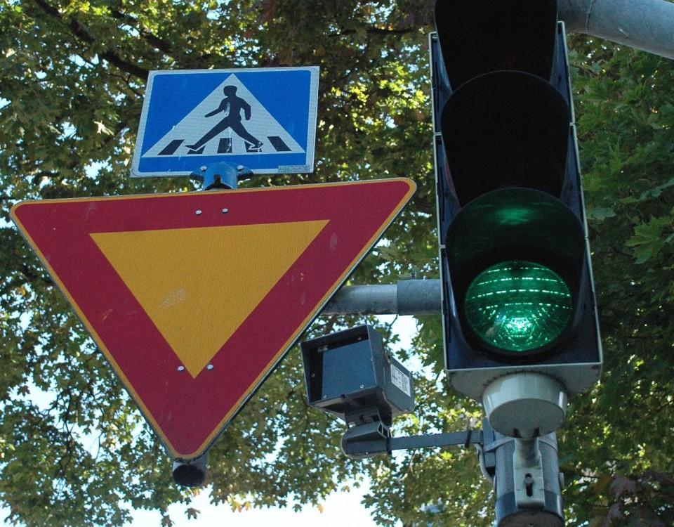 Trafikmärke och trafikljus
