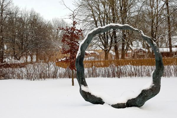 ett monument i snön
