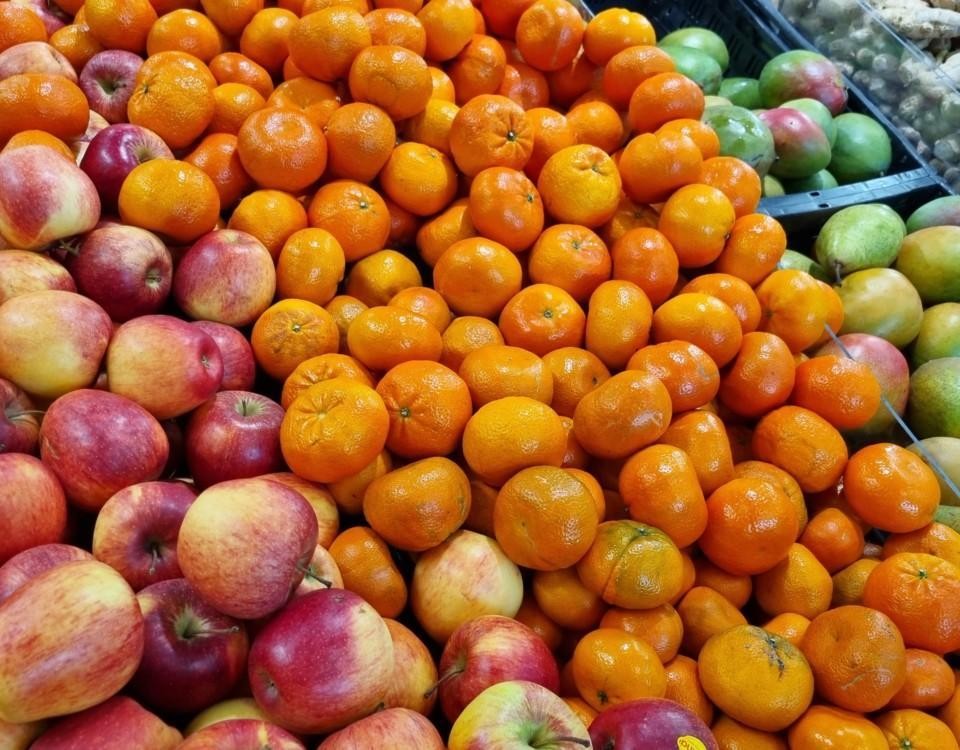 fruktdisk med äppel, mandariner, päron