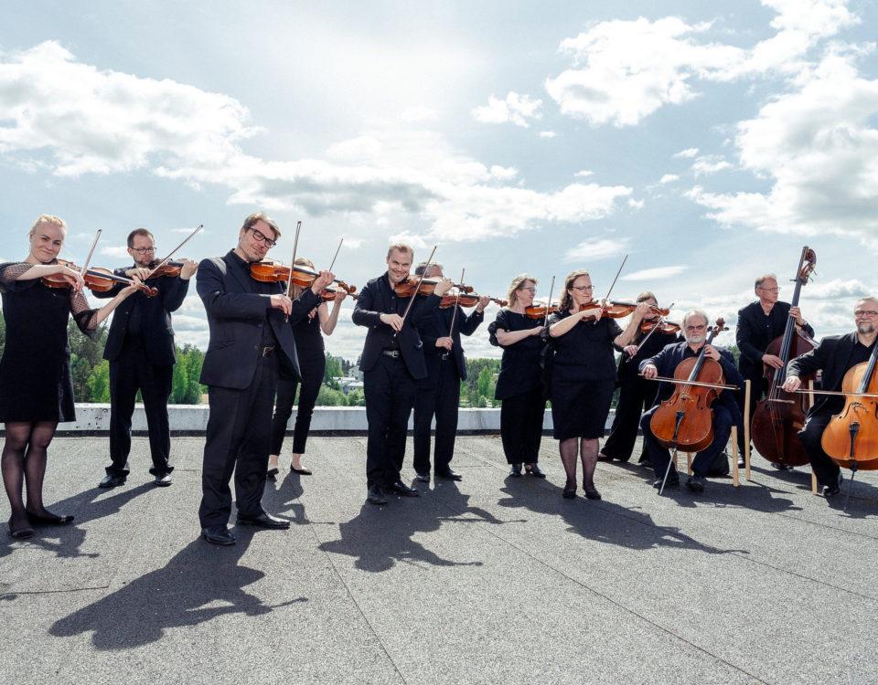 Orkester på 12 personer med cellon/violiner