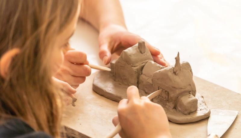 En keramikverkstad för barn hör till produktutbudet.