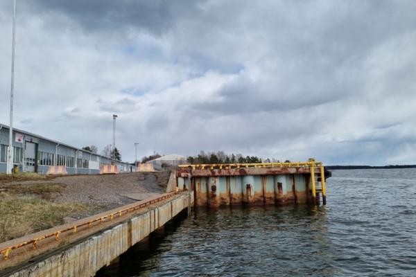 Kajen i hamnen i Lappvik.