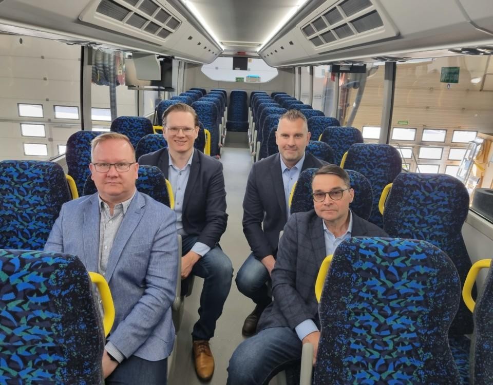 Fyra män i en buss