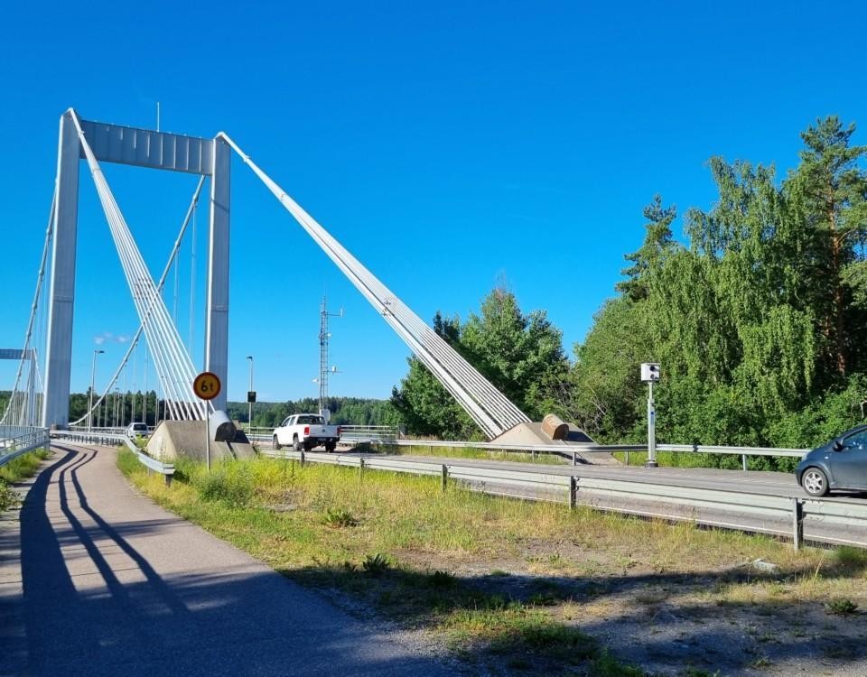 stor bro fotad på sommaren