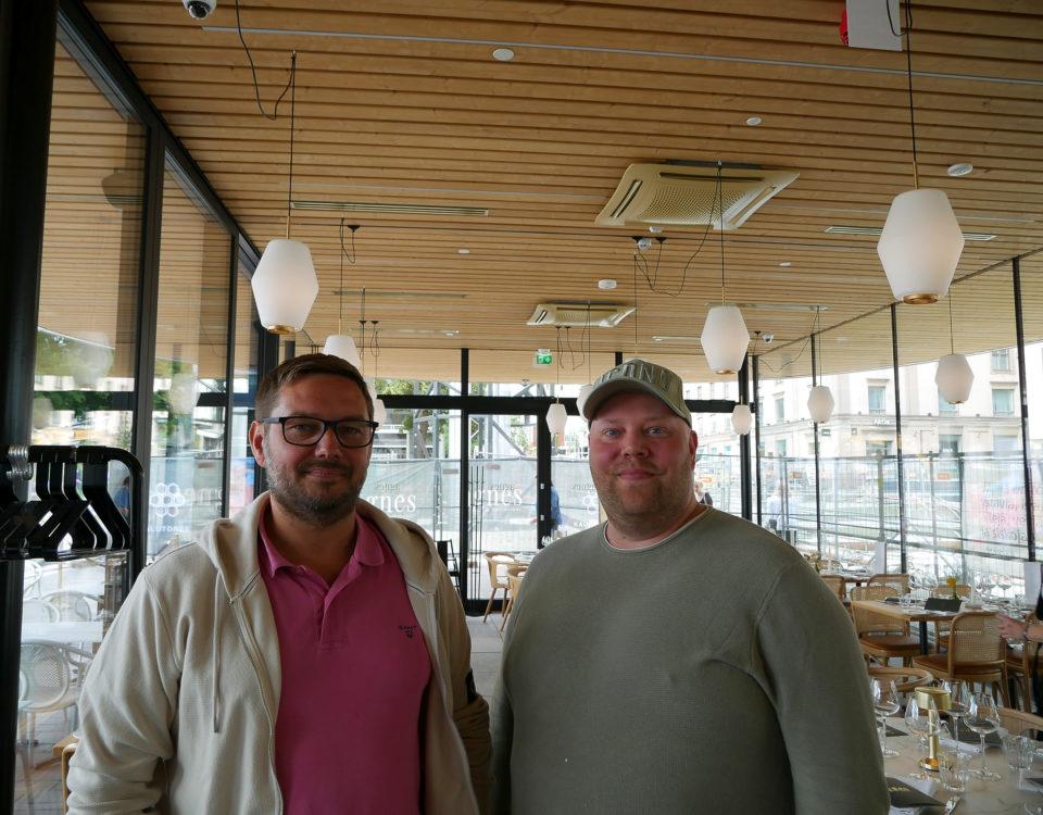 Mikko Saariketo och Jonas Vartiainen i restaurangen.
