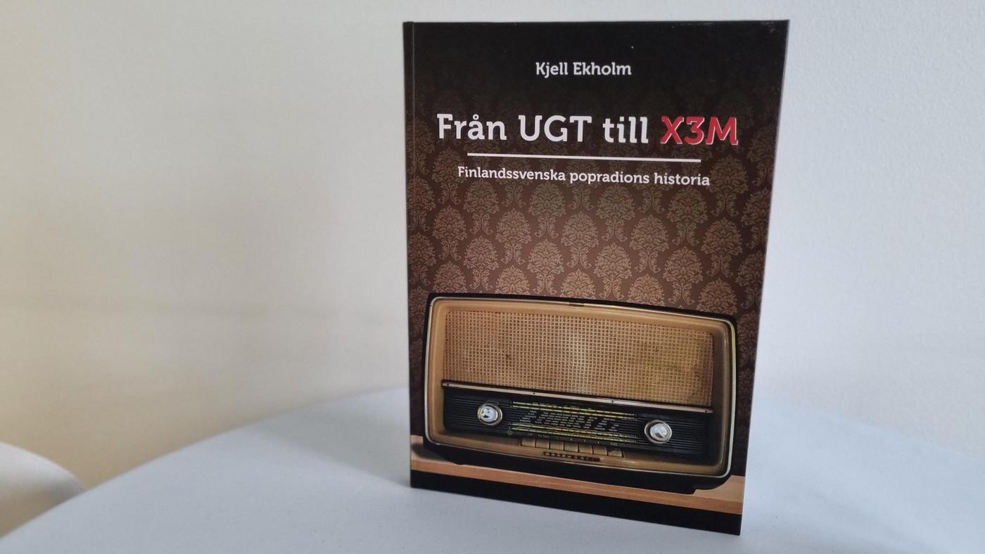 "Från UGT till X3M - Finlandssvenska popradions historia" är en berättarglad historik på nästan 200 sidor.