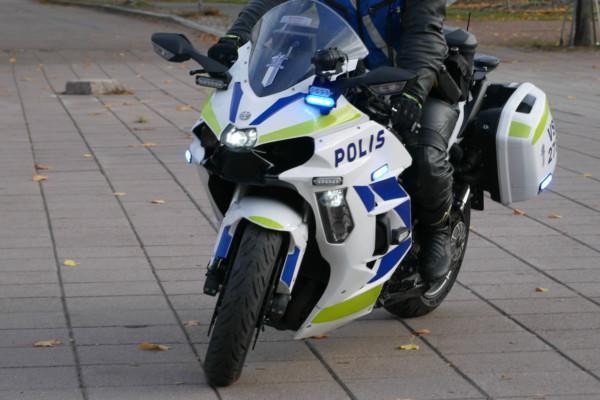 en polis på motorcykel