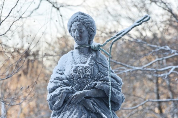 staty med snö på
