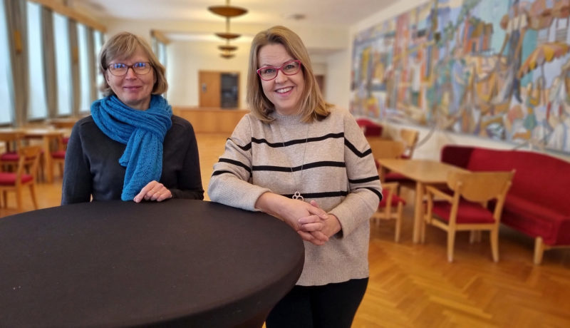 Marika Engblom och Elina Ryhänen arrangerar rekryteringsmässan i Hangö.