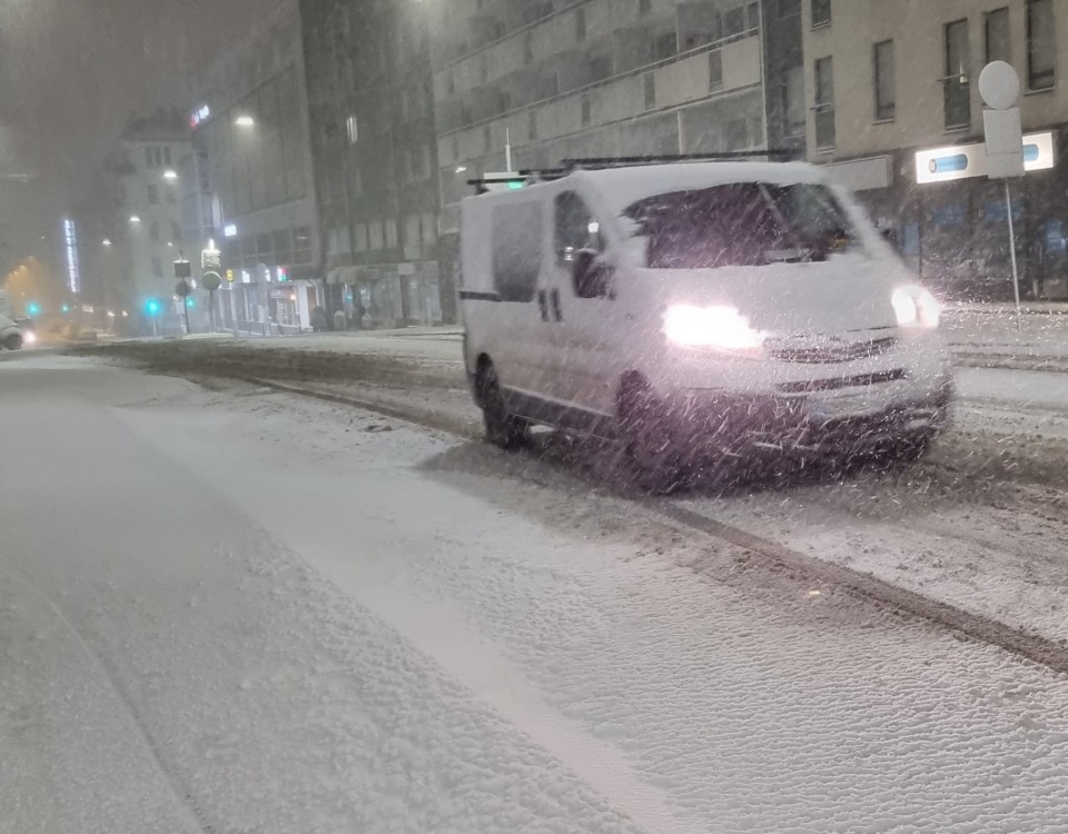 snö och bil
