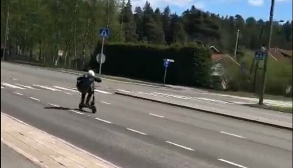 Polisen testade hastigheten för en elsparkcykel i Littois.