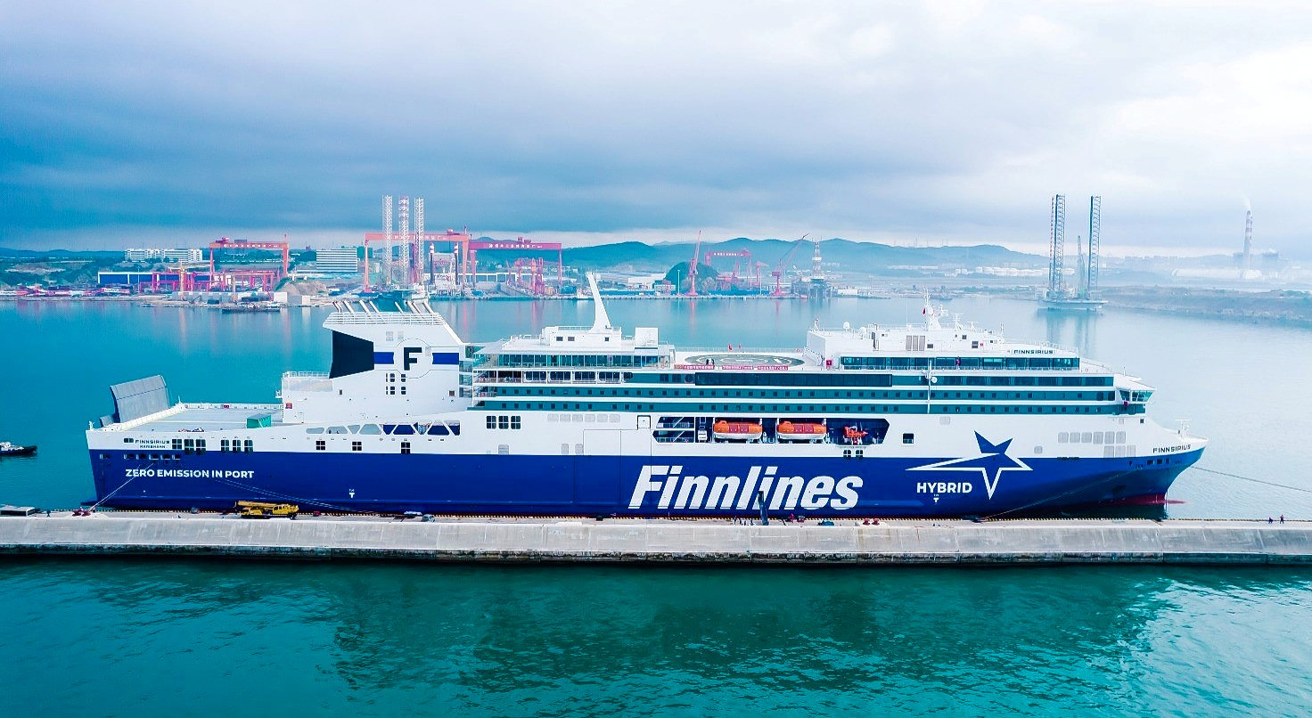 Ett stort Finnlines fartyg.