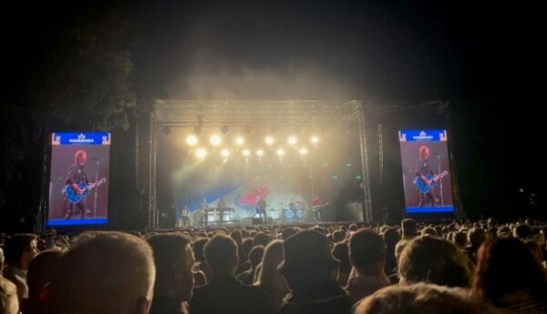 Gyllene tider på scenen i Stallörsparken på Raseborgfestivalen i Ekenäs.