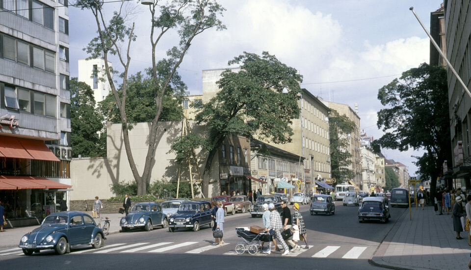 gammalt färgfoto från stadsgata från 1967