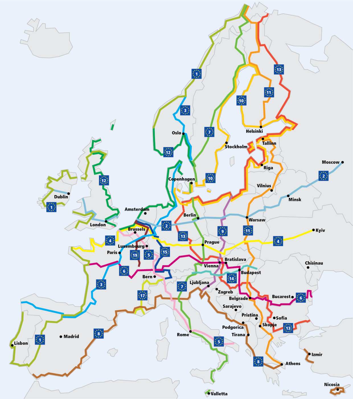 En karta över Europa med en massa rutter inritade. 