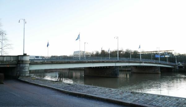 Bro som går över en å