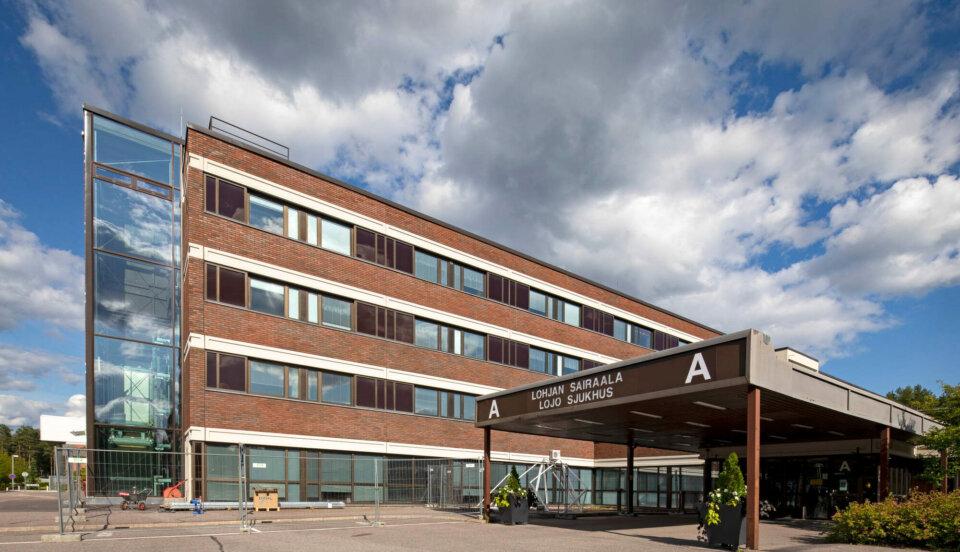 En sjukhusbyggnad i rött tegel