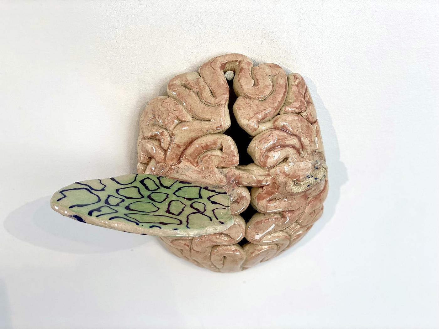 Keramikskulptur föreställande en hjärna