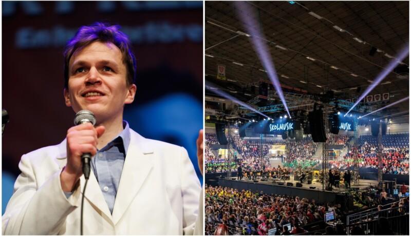 Bildpar: till vänster en man i vit kostymjacka som talar i en mikrofon, till höger en stor arena fylld med publik